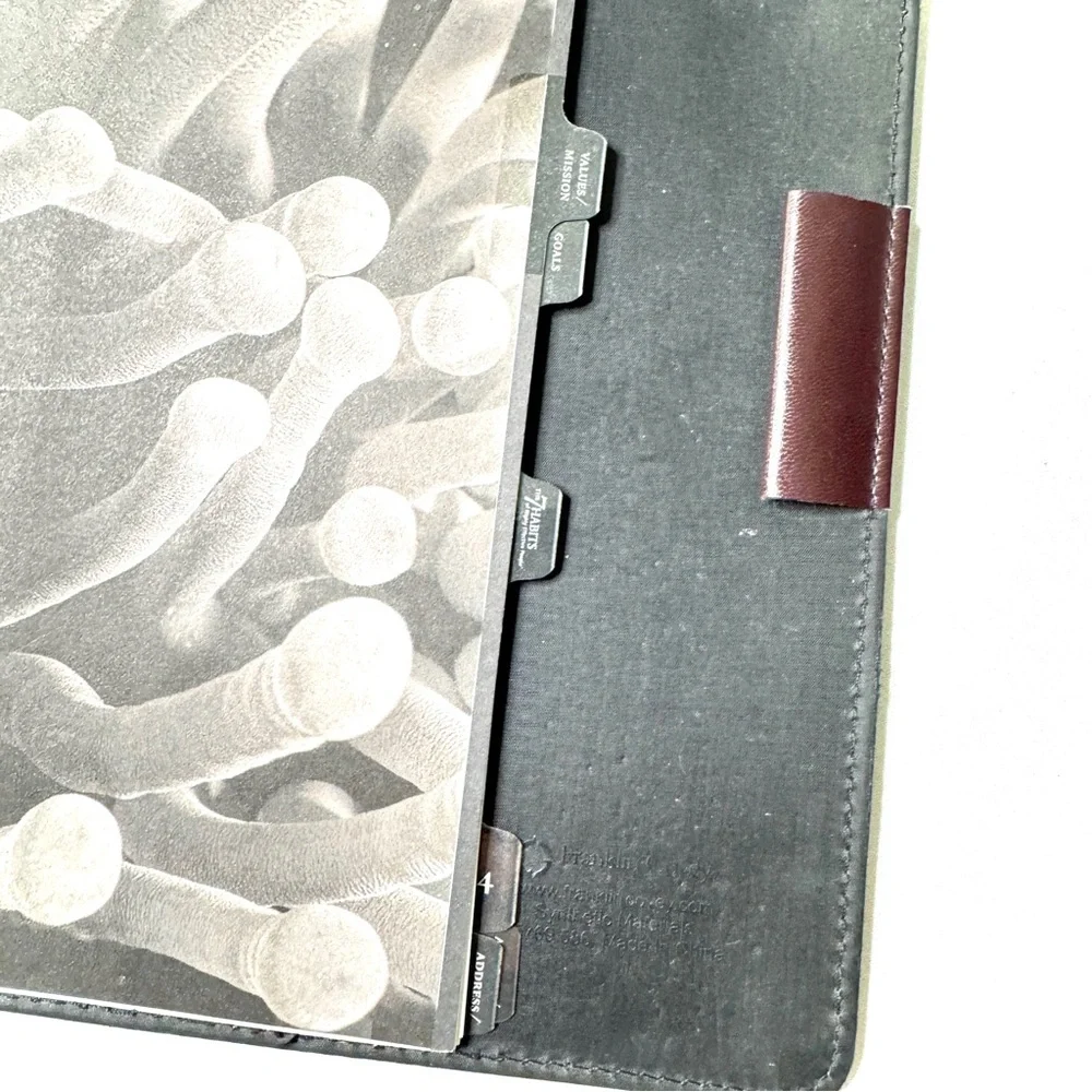 Franklin Covey Burgundy Leather Planner binder